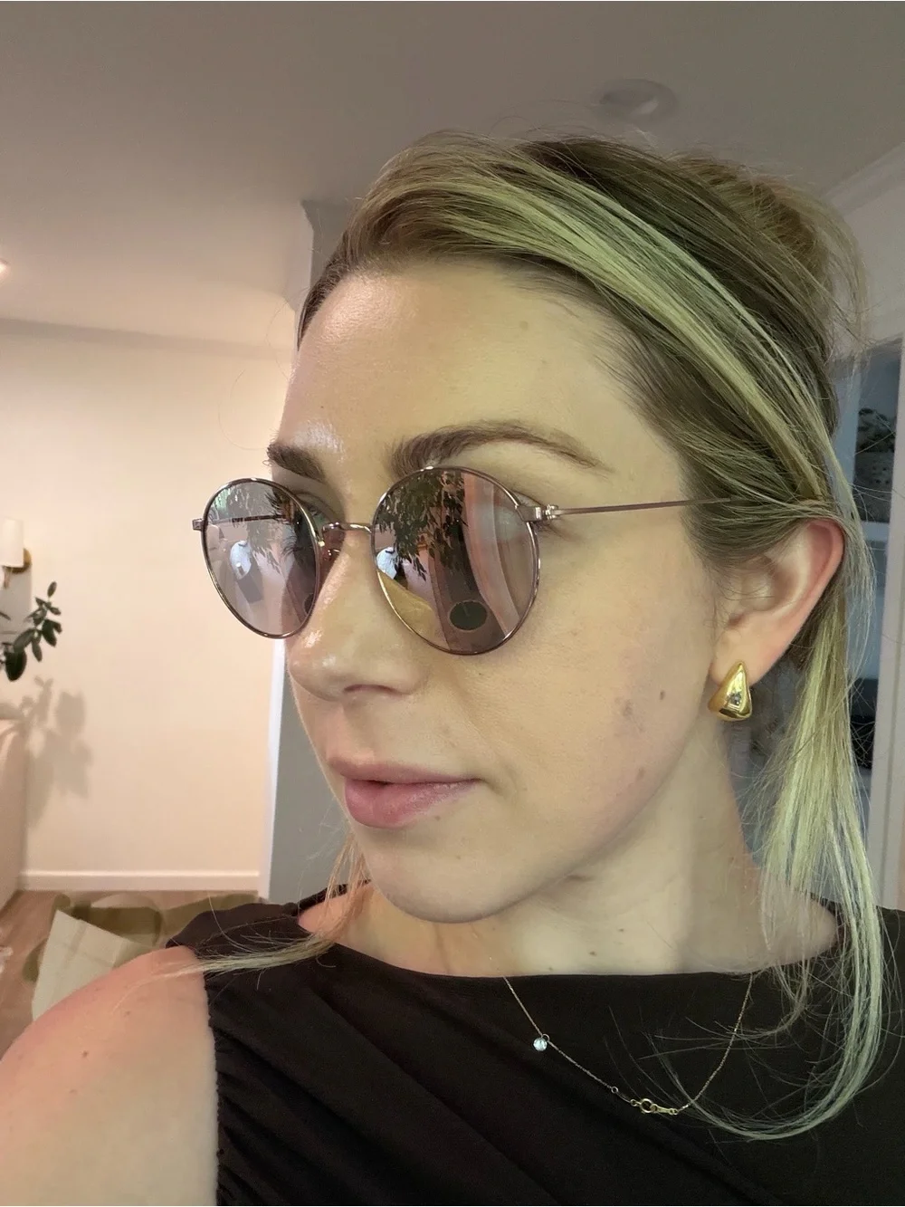 DIFF Eyewear Round Pink Polarized Sunglasses